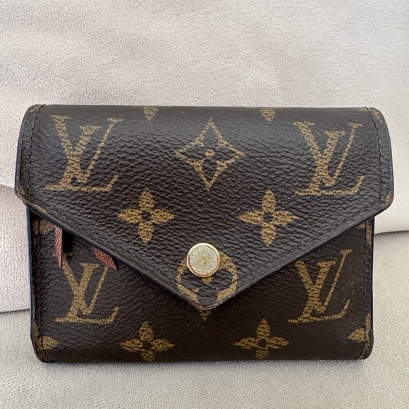 Louis Vuitton Classic Monogram Victorine Wallet - Picture 1 of 4